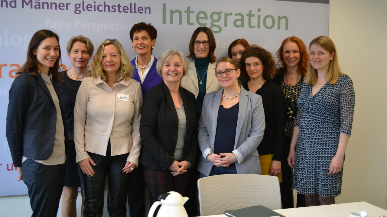 Frauenminsiterin Anne Spiegel trifft anlässlich des Weltfrauentages Frauen in Führungspositionen