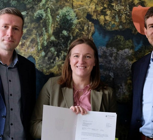 Auf dem Foto v.l.n.r.: Peter Kaun, stellvertretende FSK-Geschäftsführer, Jugendministerin Katharina Binz und FSK-Geschäftsführer Stefan Linz © MFFKI